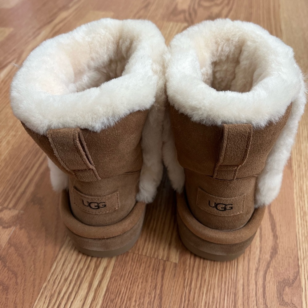 UGG Classic Chillapeak Genuine Shearling
Trimmed Boot Size 8 NWOT - Picture 6 of 15